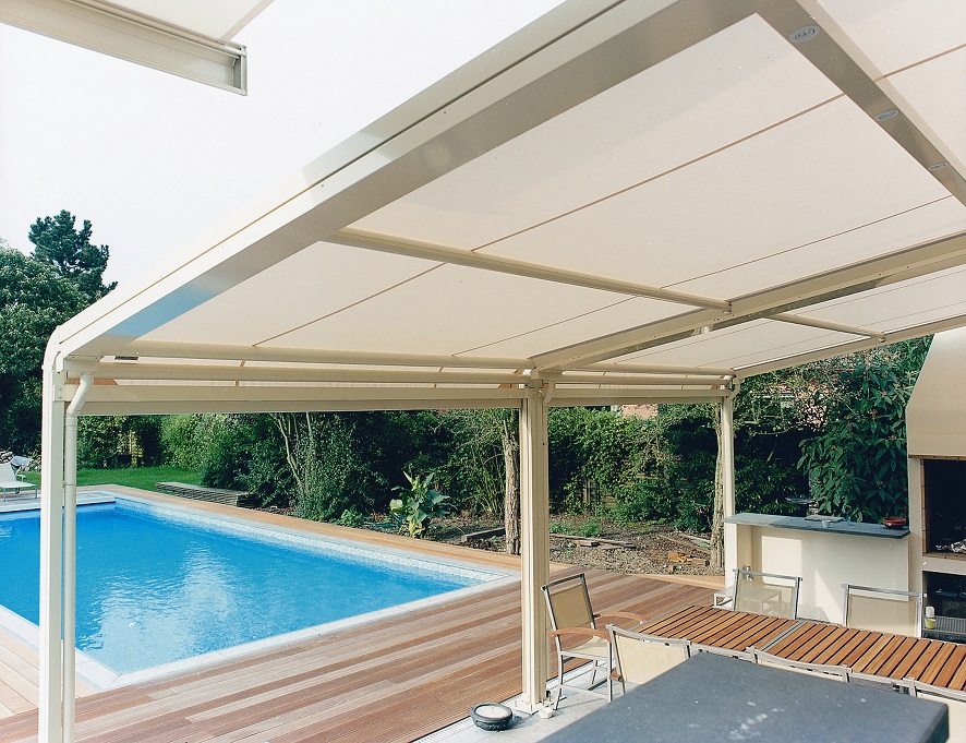 Pergola blanche ouverte